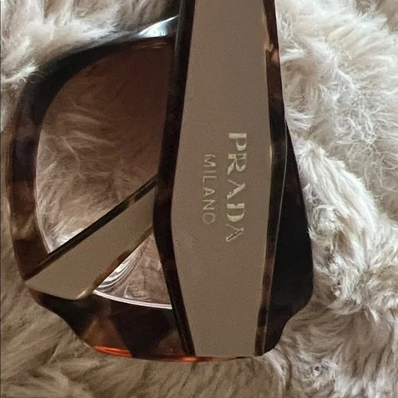 Prada Tortoiseshell and Cream Sunglasses /prescription lens - Picture 9 of 9